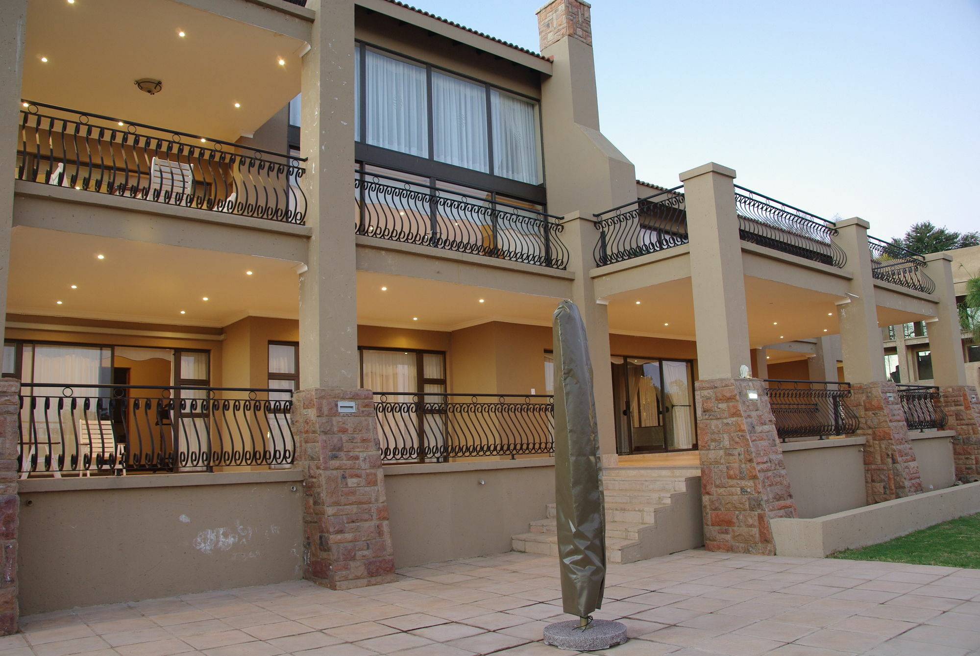 Chateau La Mer Exclusive Guesthouse & Spa Hartbeespoort Exterior photo