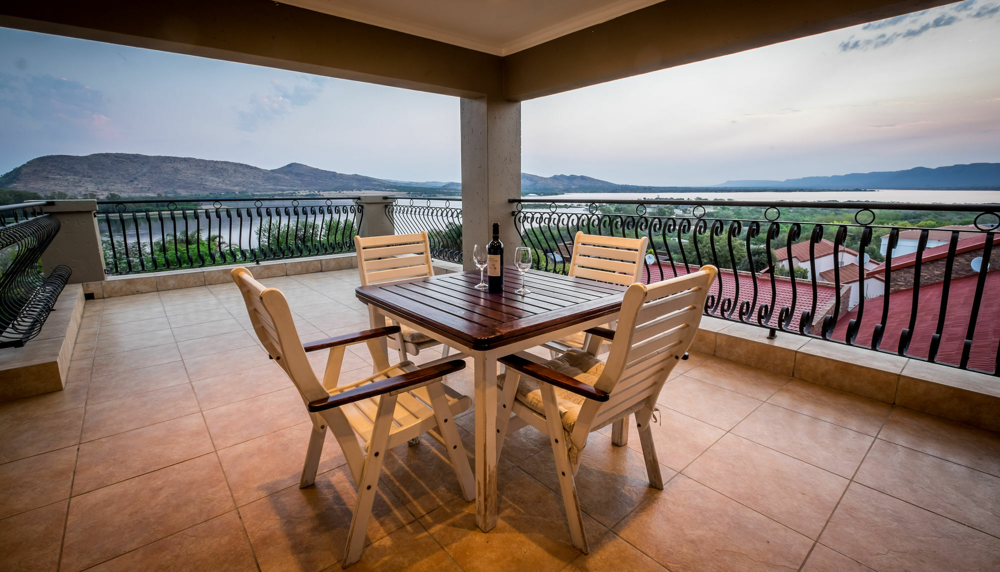 Chateau La Mer Exclusive Guesthouse & Spa Hartbeespoort Exterior photo